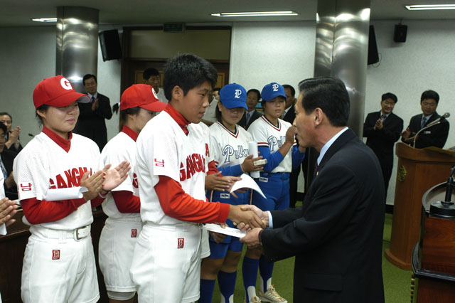순천강남여고 소프트볼 선수 격려