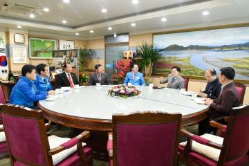 완도 군수 의장 방문