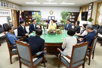 김부겸 전장관 의장실 방문