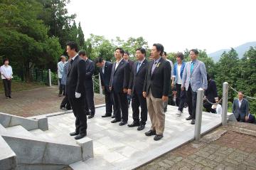 순천시의회 의원 현충탑 참배