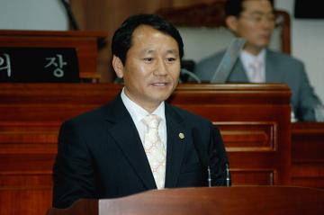 제5대 순천시의회 후기 행정자치위원장에 윤병철 위원장 당선