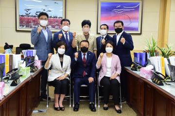 도시건설위원회 단체사진