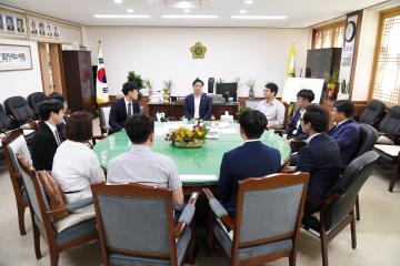 청년단체 의장실 방문