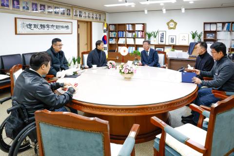 2025_1_6(월)_시정발전 유공자 표창 수여