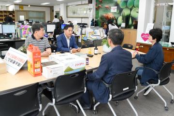 읍면동 긴급재난 지원금 TF팀 근무자 격려 및 위문