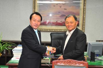 순천시의회사 편찬 위원회 위원 위촉장 전달