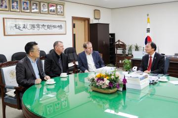 러시아 아르촘시 의사  의장실 방문