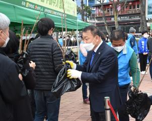 반려나무 나눠주기 행사