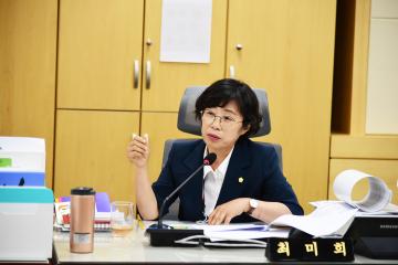 폐회중 문화경제위원회 회의